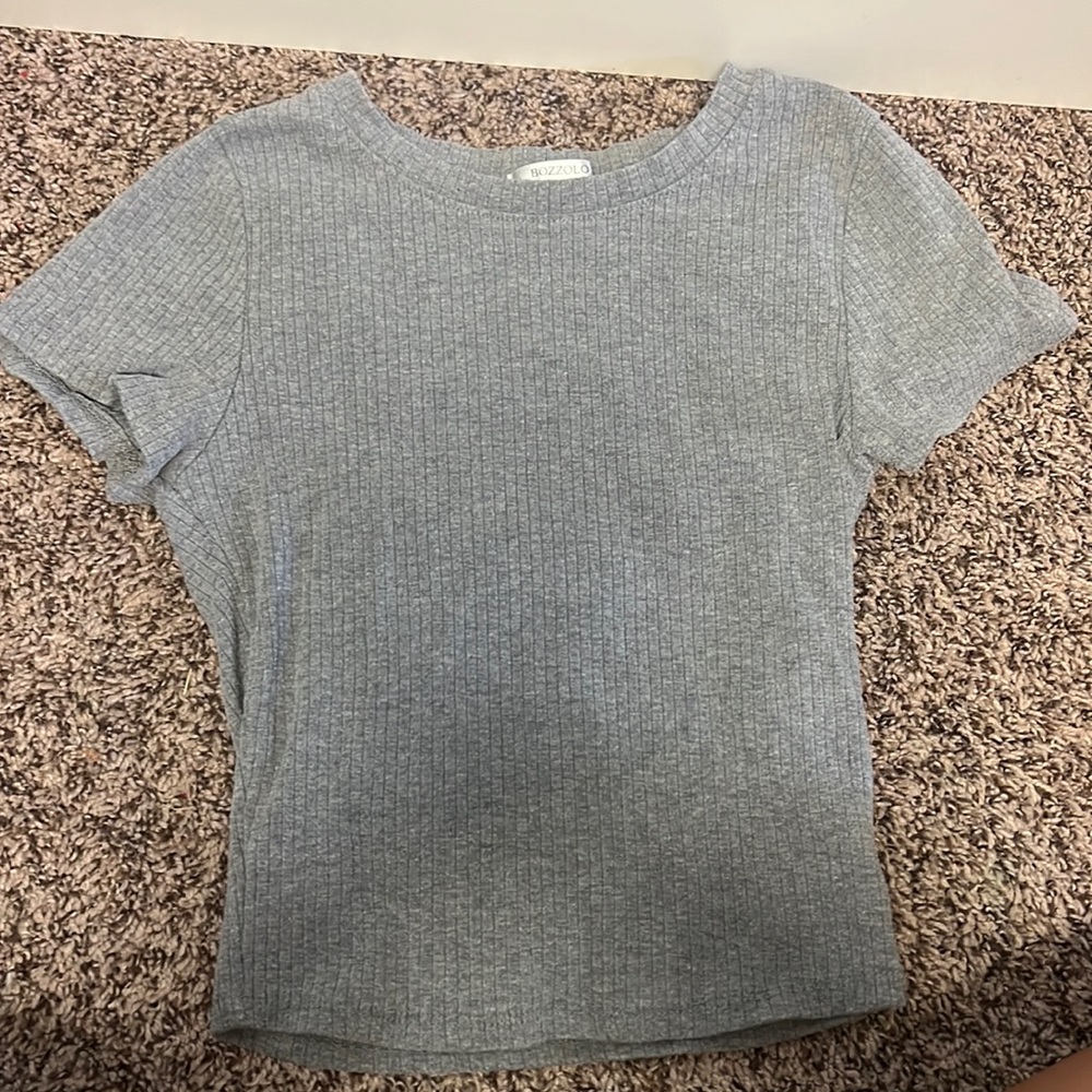 Gray t shirt